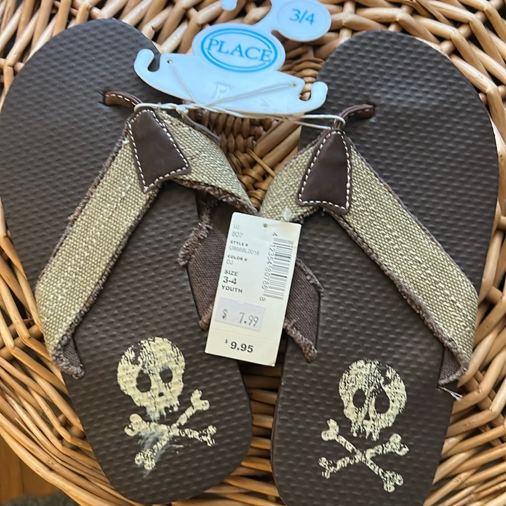 Boys flip flops